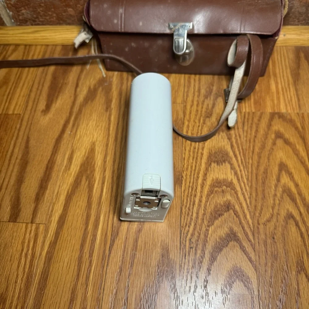 VTG Cornet SL Electronic Flash Unit with Case Untested Parts Only Photo Prop